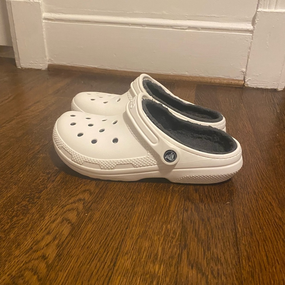 CROCS White Lined Sandals with Heel Strap